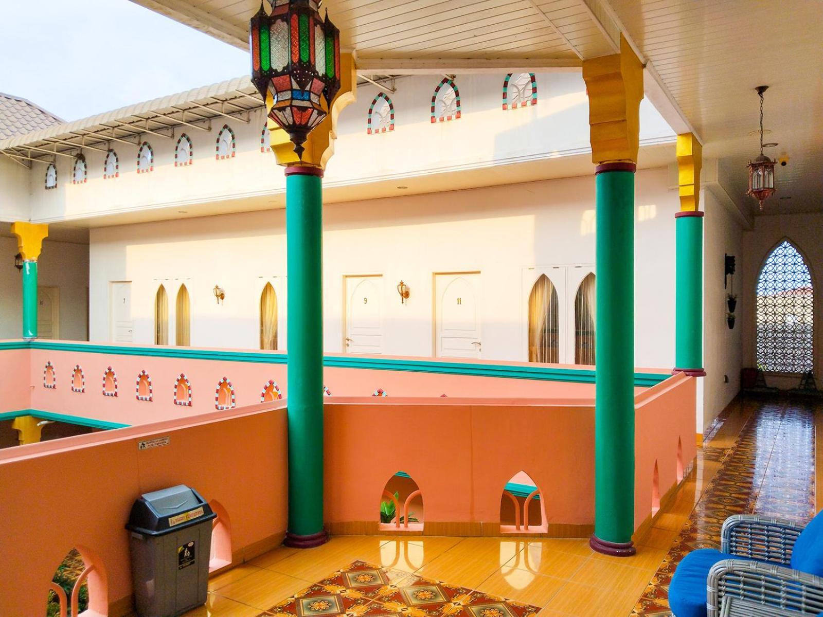 Отель Grand Shaqilla Syariah Deli Tua Экстерьер фото
